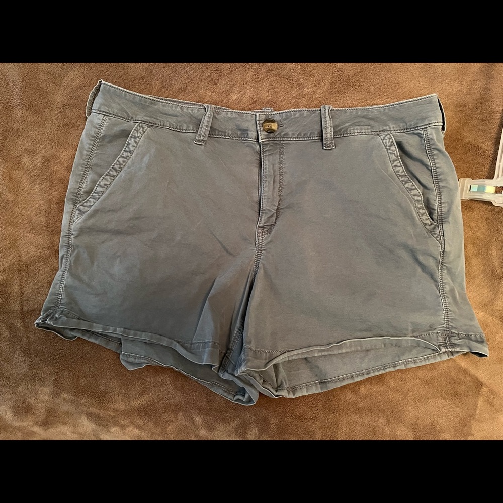 American Eagle stretchy khaki shorts